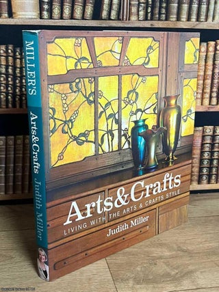 Arts & Crafts : Living with the Arts & Crafts Style. Judith Miller.